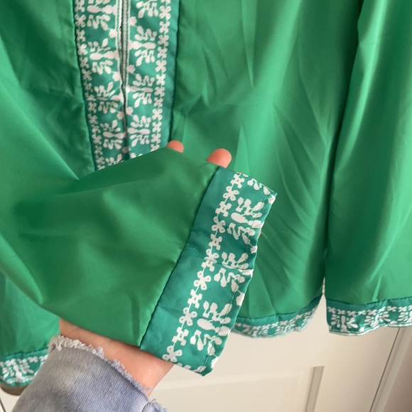 Green Top - Picture 3 of 6